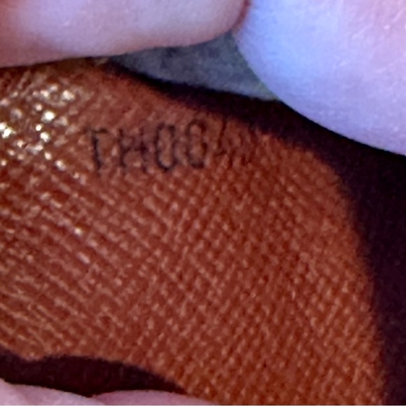 Louis Vuitton Monogram Sarah Wallet - Picture 7 of 12